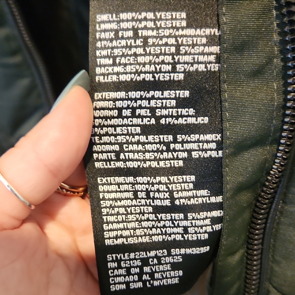 Brand New/Never Worn GUESS Women's Dark Green Puffer Jacket - Picture 5 of 5